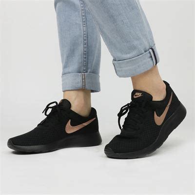 sneakers nike zwart dames|latest nike women's sneakers.